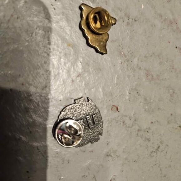 Marines Lapel Pin and American Flag Lapel Pin Hat Pin Set of 2 - Picture 4 of 5